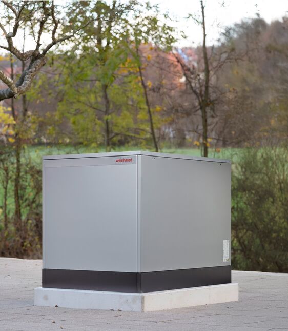 Aussenaufgestellte Erdwärme-Wärmepumpe Geoblock® WGB 20. Masse: B x T x H = 117 x 97 x 108 cm.